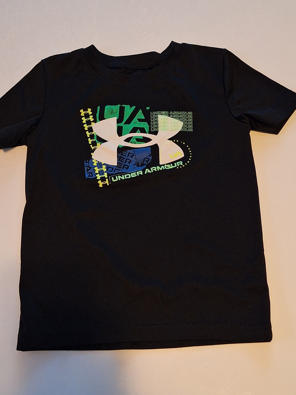 Under Armour Boys' Black Graphic Logo Tee Sporty And Stylish